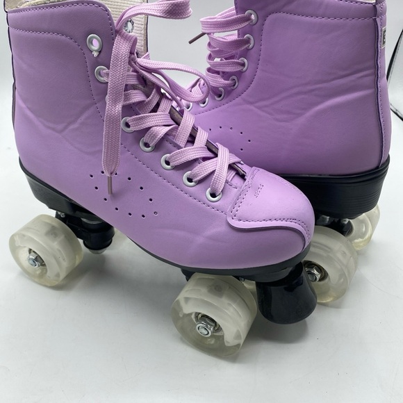 Women's Light Up Roller Skate High Top Light Purple Flashing Clear Wheels 6.5 - Picture 3 of 7